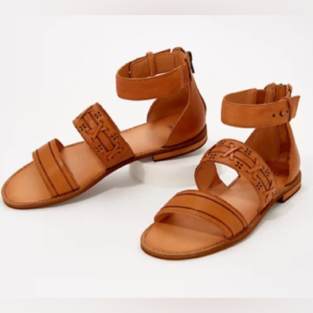 NWOT FRYE AND CO. Sandals. Sz 6M